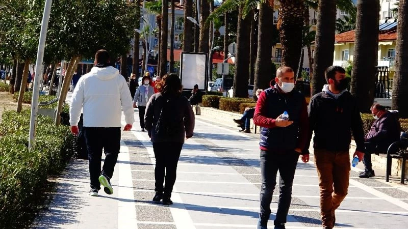Memlekette kış, Marmaris’te bahar havası
