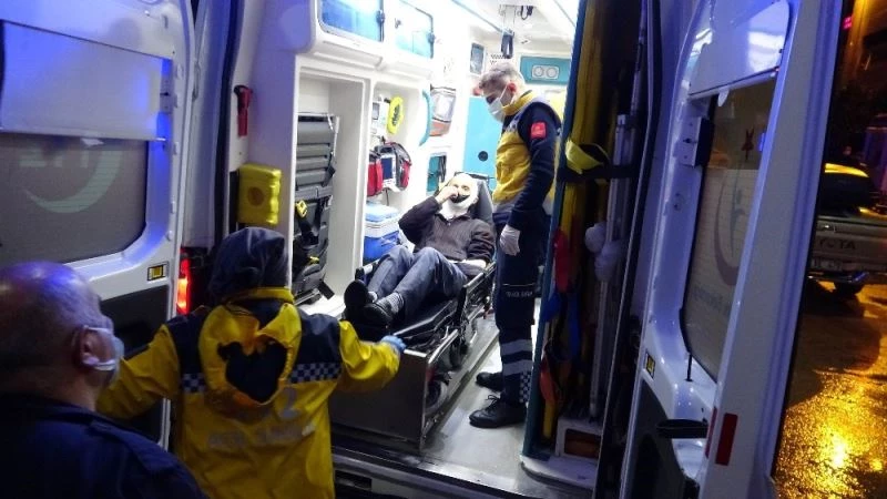 Hırsız kendisini yakalayan ev sahibini boynundan bıçaklayıp kaçtı
