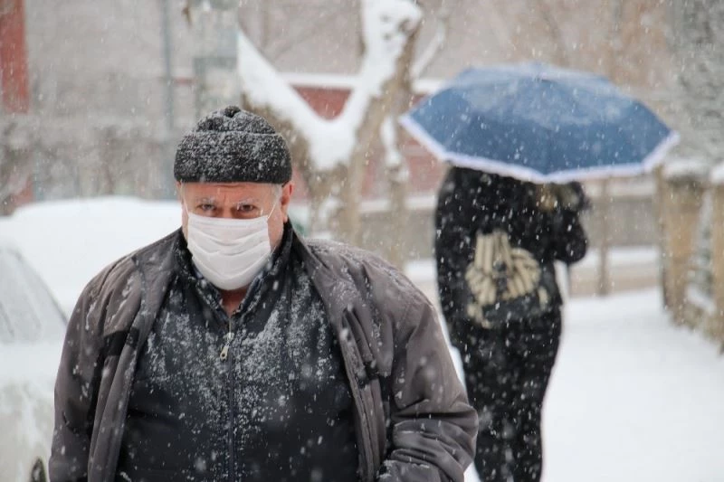 Elazığ kar yağışı ile beyaza büründü, eğitime ara, engelli ve hamilelere izin verildi
