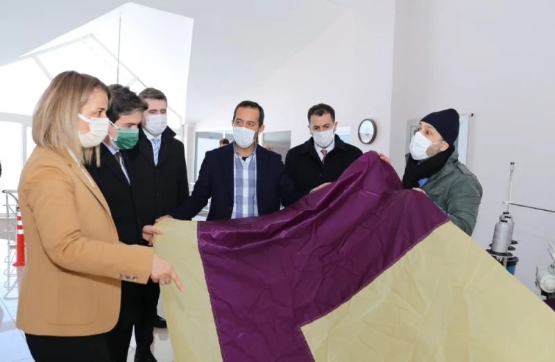 Vali Becel, Türkiye’nin ilk yerli balon üretim firmasını ziyaret etti
