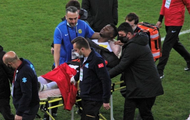 Maçta bayılan Ndayishimiye korkuttu
