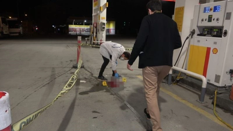 Ehliyetsiz sürücü benzin istasyonunda faciaya yol açıyordu
