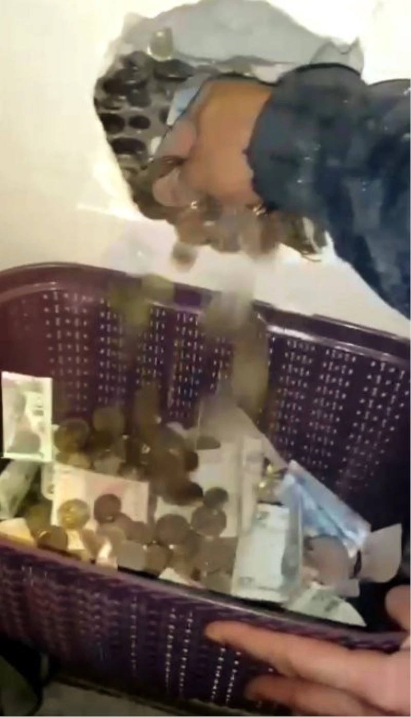 Duvara yaptığı kumbarayla 1 yılda 2 bin 338 lira biriktirdi
