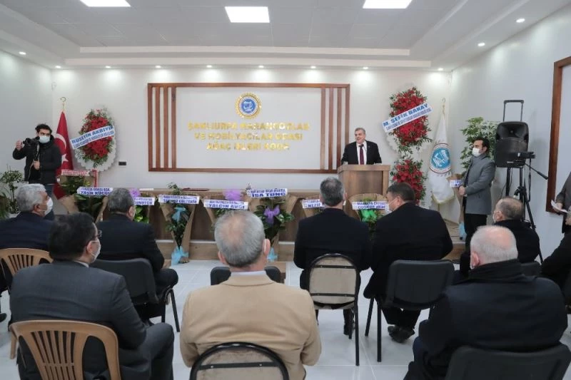 Marangozlar ve mobilyacılara tapu dağıtıldı
