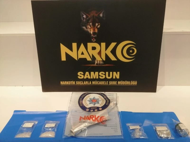 Evinde satışa hazır metamfetamin maddesiyle yakalandı
