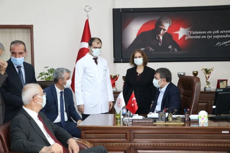 TBMM Plan ve Bütçe Komisyonu Başkanı Yılmaz: “Sağlık çalışanlarına en güzel teşekkür kendimizi korumaktır”
