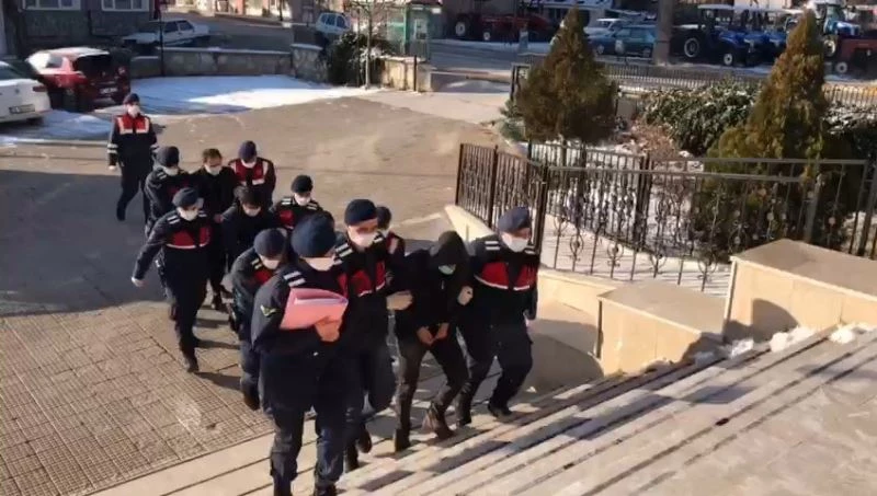 Çalıştıkları fabrikadan 25 ton yakıt çalan işçiler serbest bırakıldı
