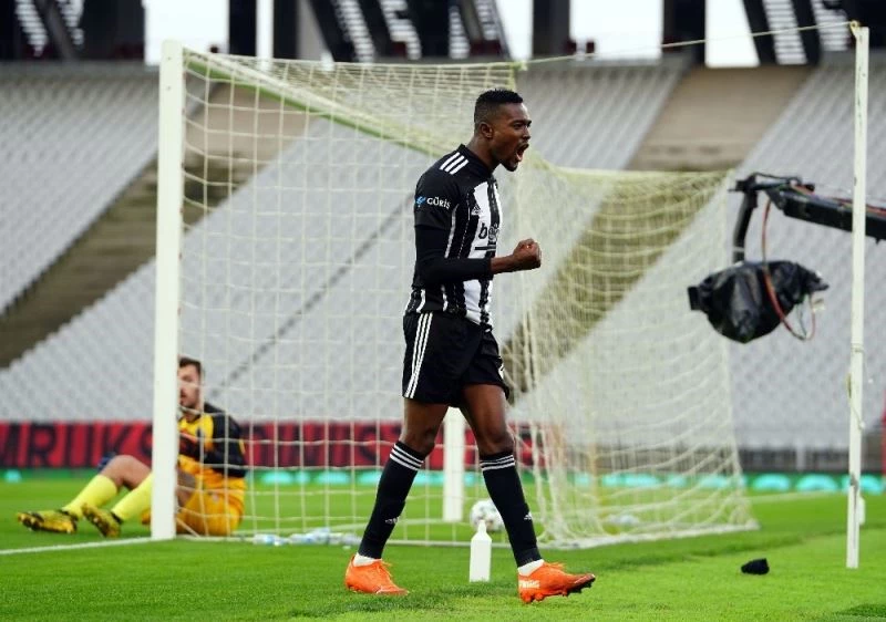 Mensah’ın dördüncü gol sevinci
