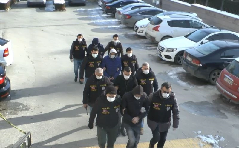 Sahte çağrı merkeziyle SGK’yı zarara uğratan 4 kişi adliyeye sevk edildi
