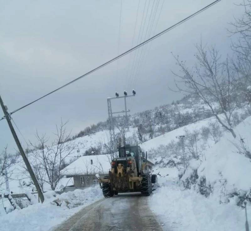 Cide’de karla mücadele çalışmaları aralıksız sürüyor
