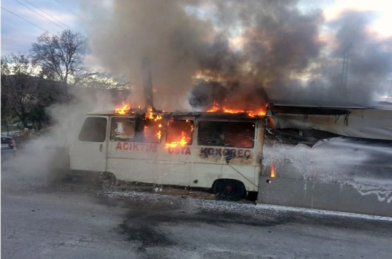 Kokoreç arabası cayır çayır yandı
