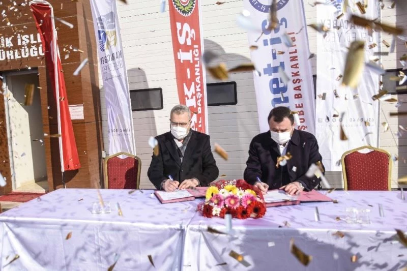 Karacabey Belediyesi’nde toplu iş sözleşmesi imzaları atıldı
