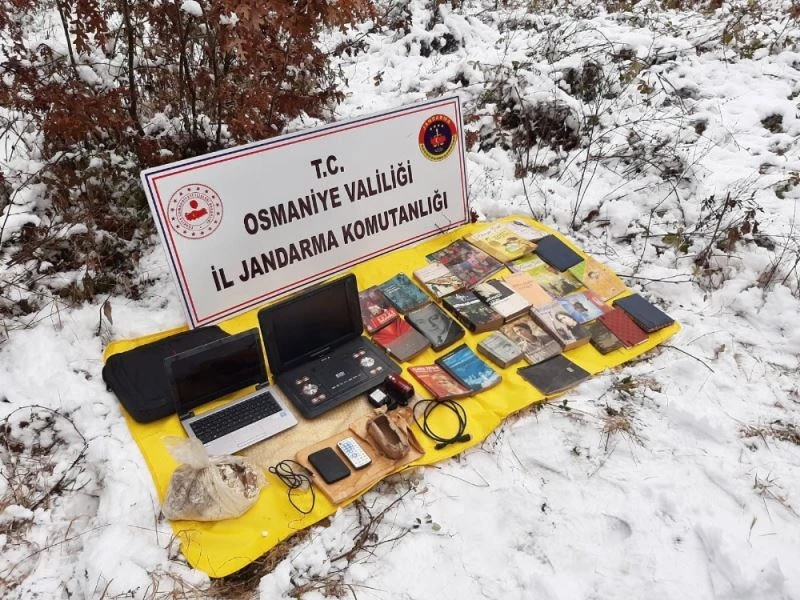 PKK’YA AİT SIĞINAKTA PATLAYICI VE ÖRGÜTSEL DOKÜMAN ELE GEÇİRİLDİ