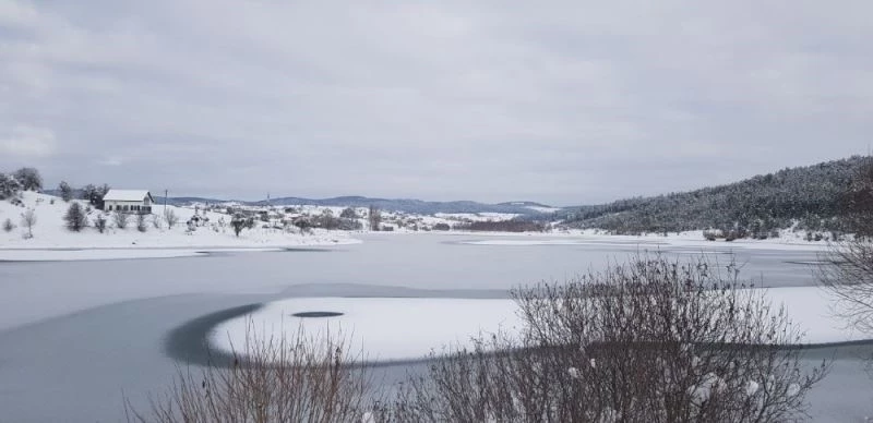 Hava sıcaklıkları düştü, göletler dondu
