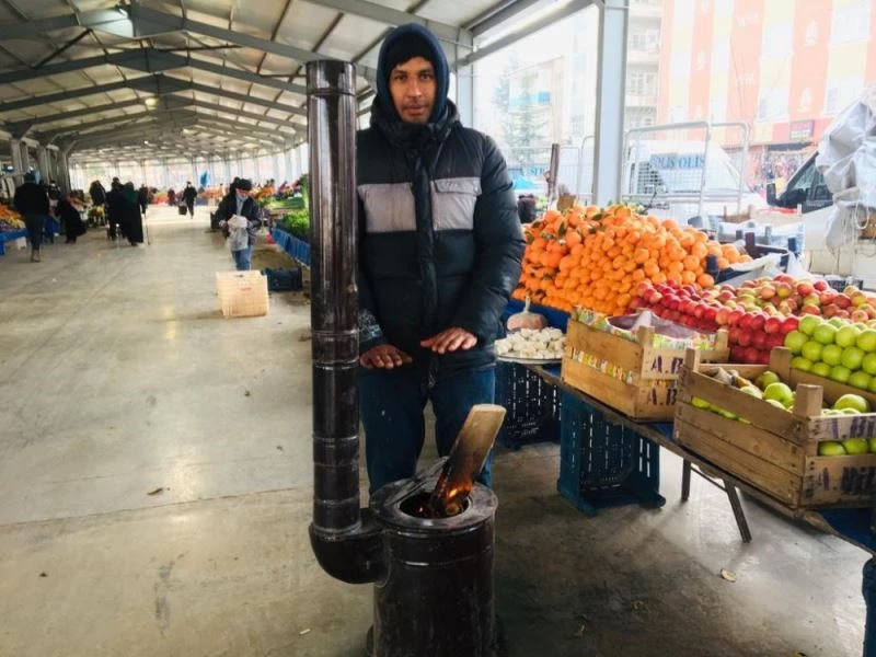 Pazarcı esnafının soğukla imtihanı
