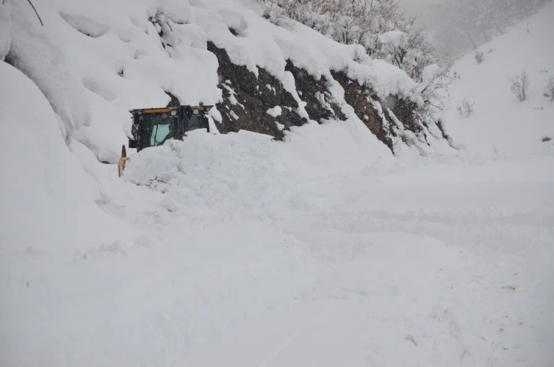Şırnak’ta dozerle hasta çocuğu kurtarma operasyonu
