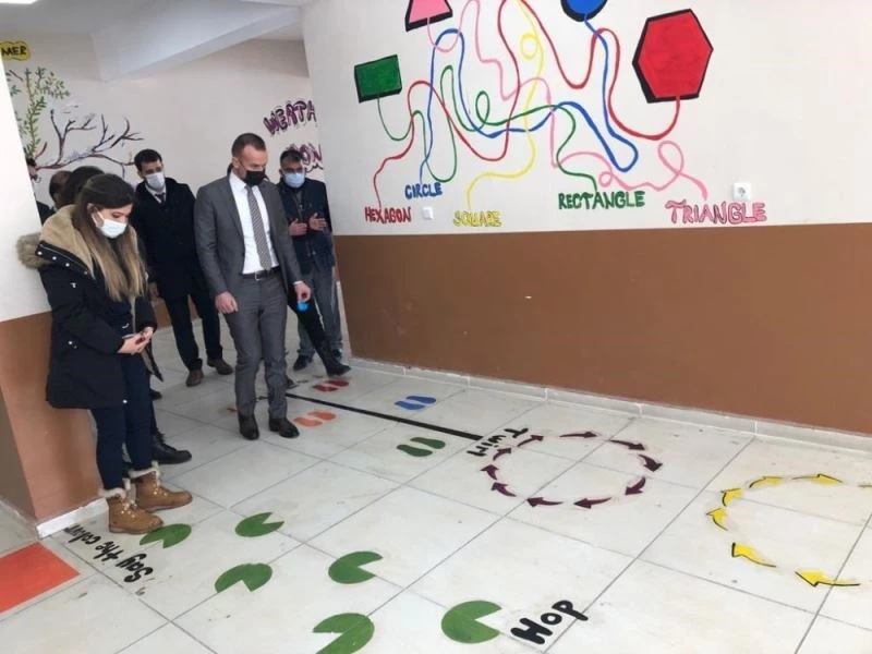 Ağrı Milli Eğitim Müdürü Tekin, Patnos ilçesindeki dil sokaklarının açılışlarını gerçekleştirdi
