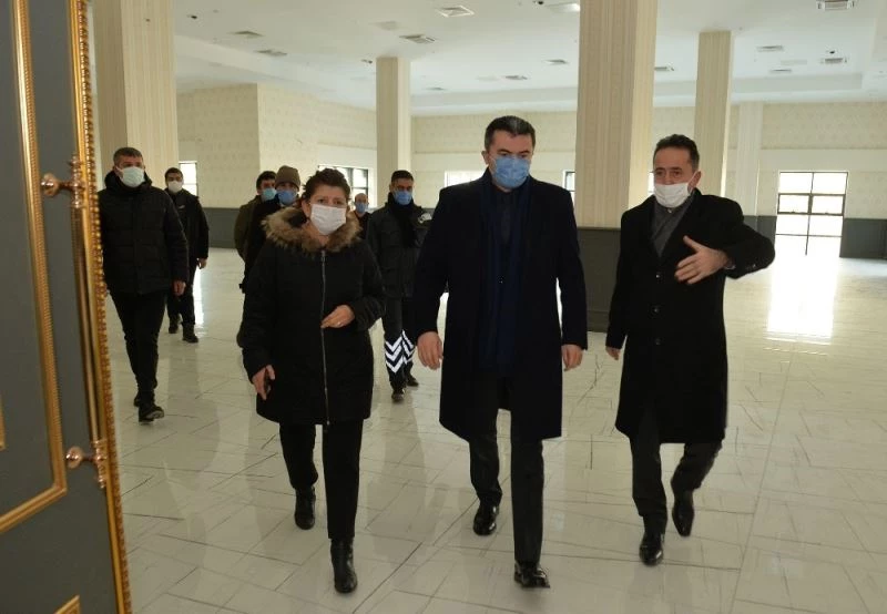 Vali Okay Memiş, Aşık Sümmani Kültür Merkezi’nde incelemelerde bulundu
