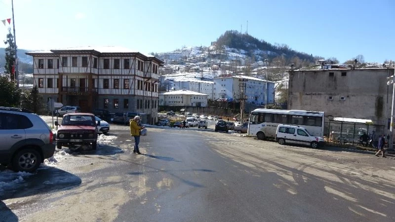 Bakan Soylu’nun annesine sosyal medyadan hakaret etti, hemşehrilerinin tepkisini çekti
