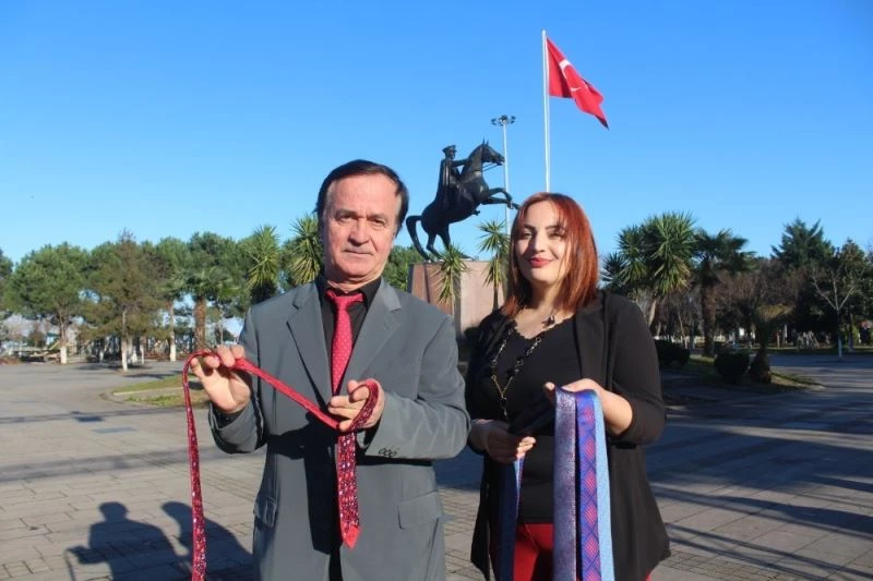 Gören şaşkına dönüyor, yalnızca 1 saniyede kravat bağlıyor
