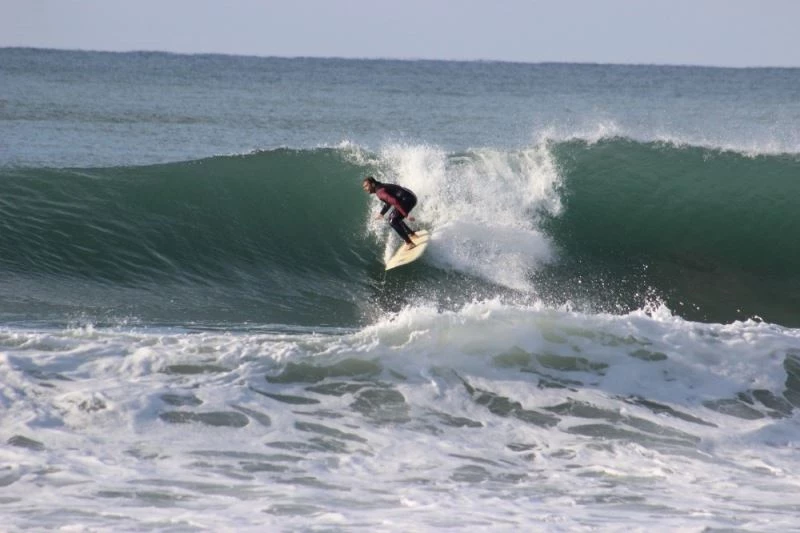Alanya’da sörfçülerin deniz keyfi
