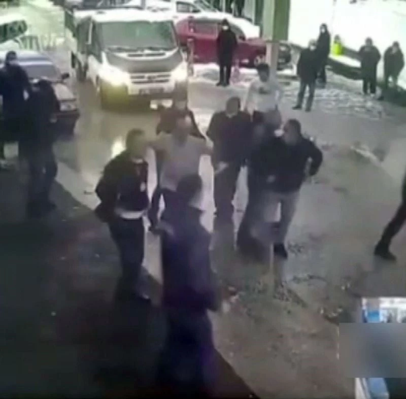 Kavgada yaralanarak hastaneye kaldırılan kişi doktorlara saldırdı
