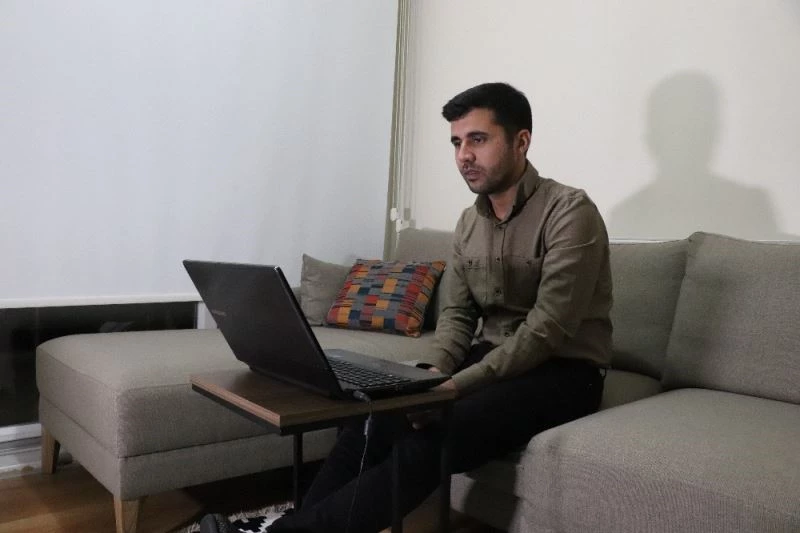 Her ilden gönüllü öğretmenler, öğrencilerinin dersleri daha iyi anlamaları için güçbirliği yaptı
