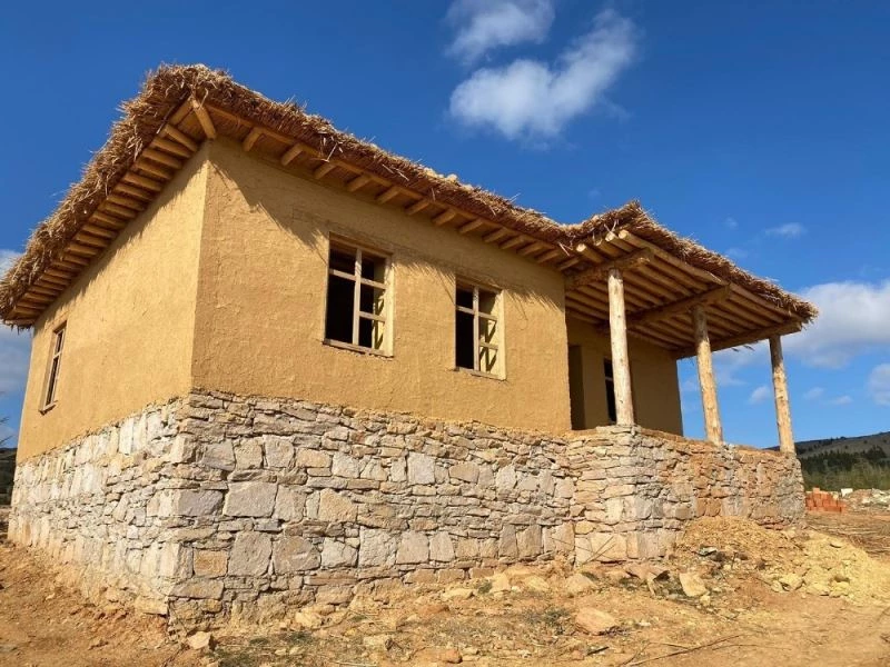 Hüyük’te Gençlik ve Tarım Kampı’ndaki kerpiç evlerde sona doğru
