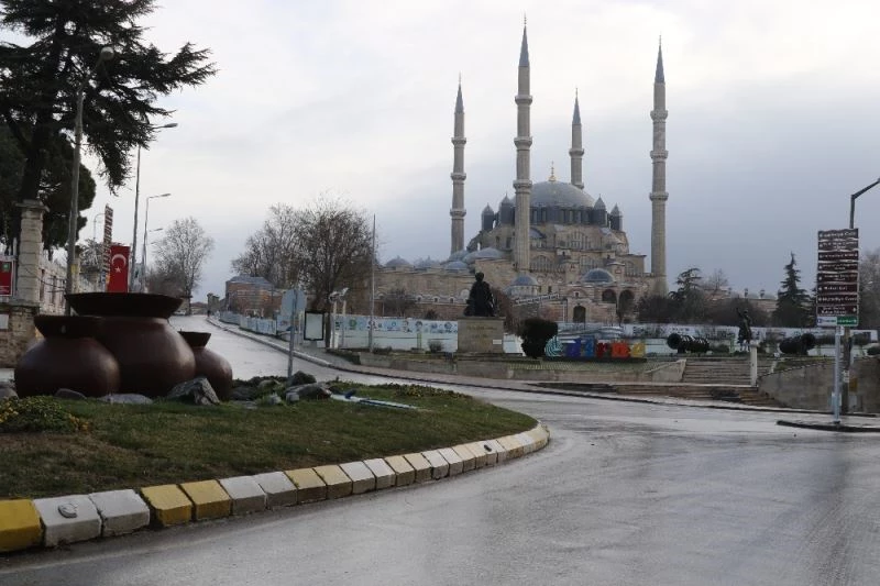 Edirneliler kısıtlamalara uyuyor
