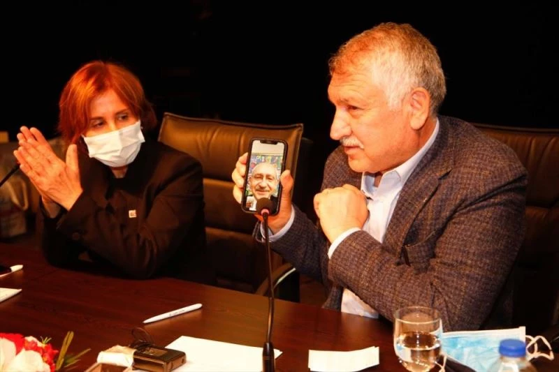 Adana Büyükşehir Belediye Başkanı Karalar, apartman görevlileriyle bir araya geldi