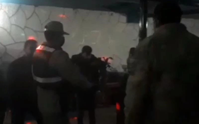 İçkili eğlenceye jandarma baskını, 21 kişiye 93 bin 700 TL ceza kesildi
