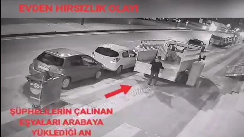 Çaldığı eşyaları kamyonete yükleyen şahıs kamerada
