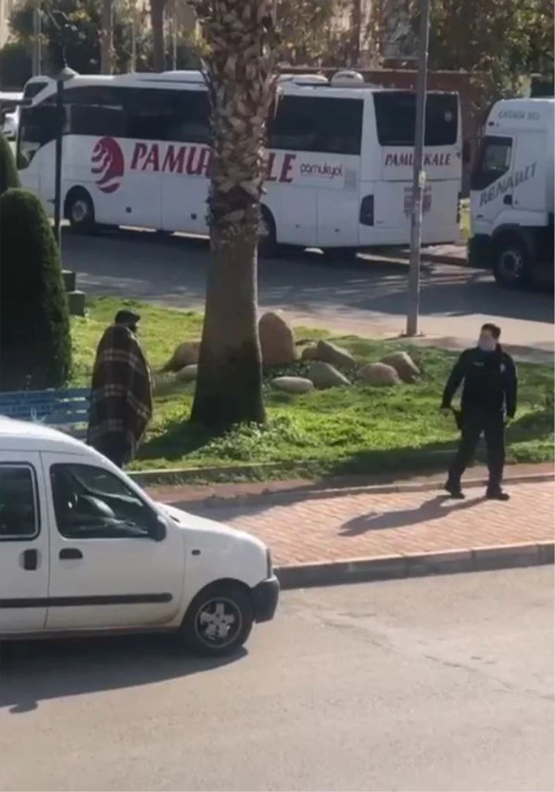 Antalya’da polis memurundan içleri ısıtan davranış
