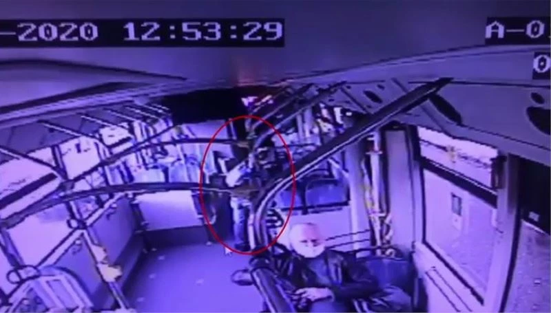 Metrobüste unutulan çantayı teslim etmek yerine alan şahıs gözaltına alındı
