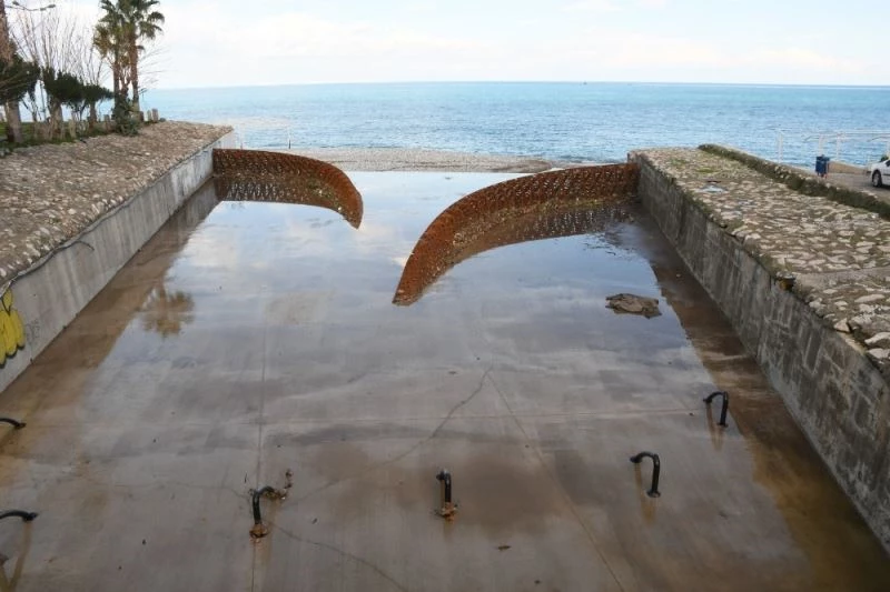 Denizlerdeki plastik atıklara ‘Atık tutucu ‘  çözümü
