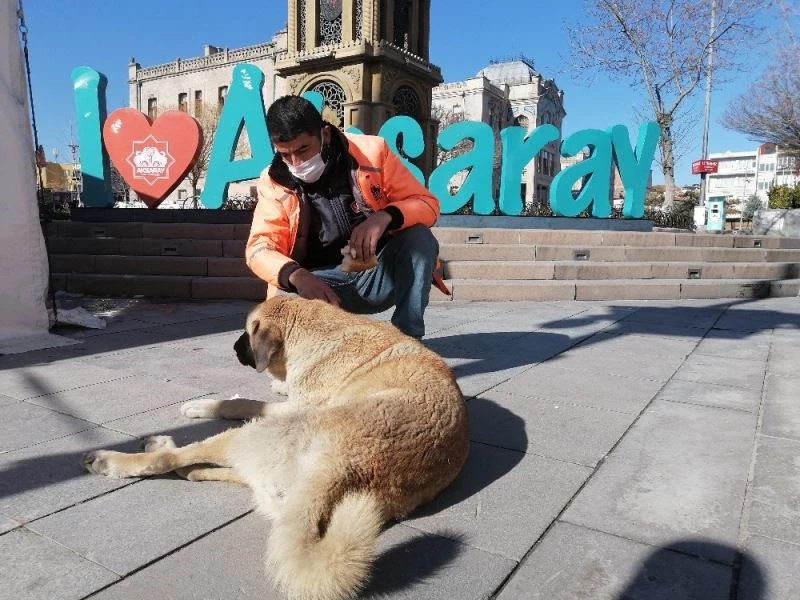 Temizlik görevlisinden yürekleri ısıtan davranış
