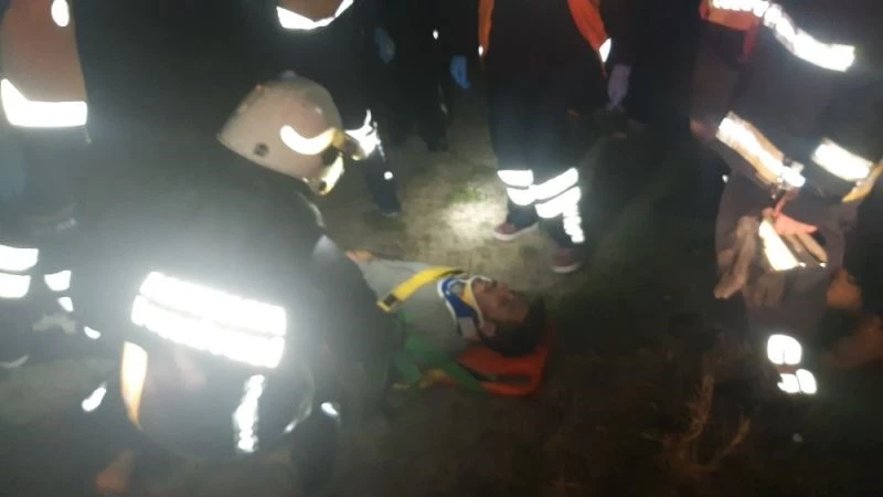 Su kanalına uçmaktan balçığa saplanarak kurtuldu
