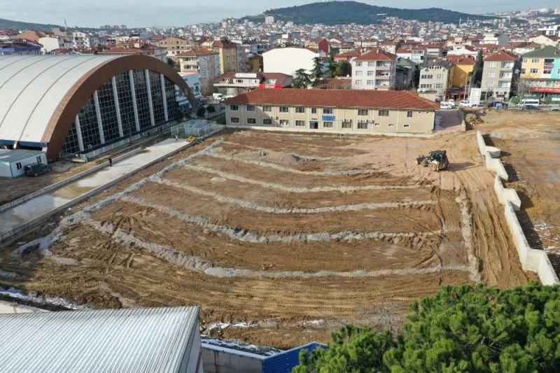 Gebze’nin yeni futbol sahası şekillenmeye başlandı
