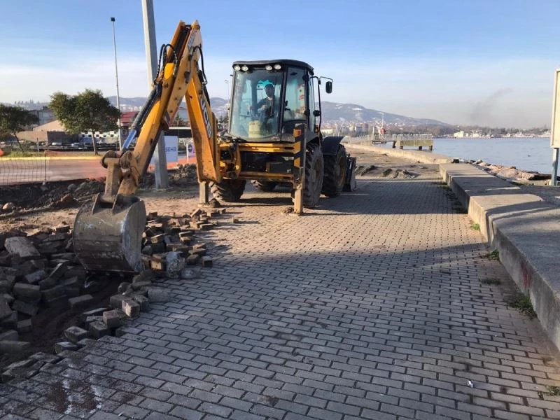 Gölcük Kavaklı Sahil Caddesinde çalışmalar sürüyor
