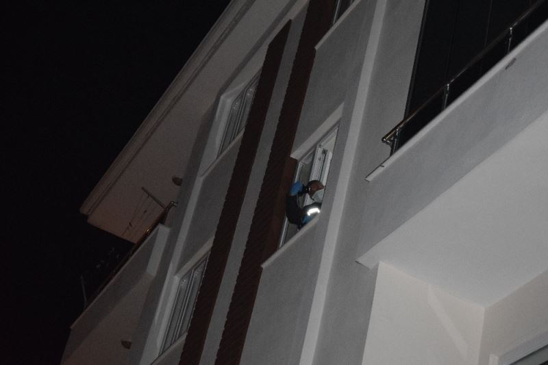 Malatya’da 3’üncü katın penceresinden atlayan genç kız ağır yaralandı
