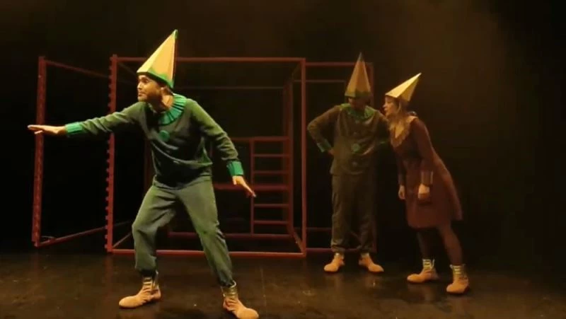 Yarı yıl tatilinde çocuklar tiyatroda
