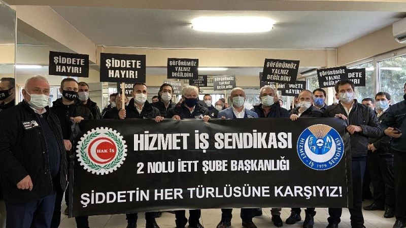 İETT şoförleri bir araya gelerek şoföre şiddeti kınadı
