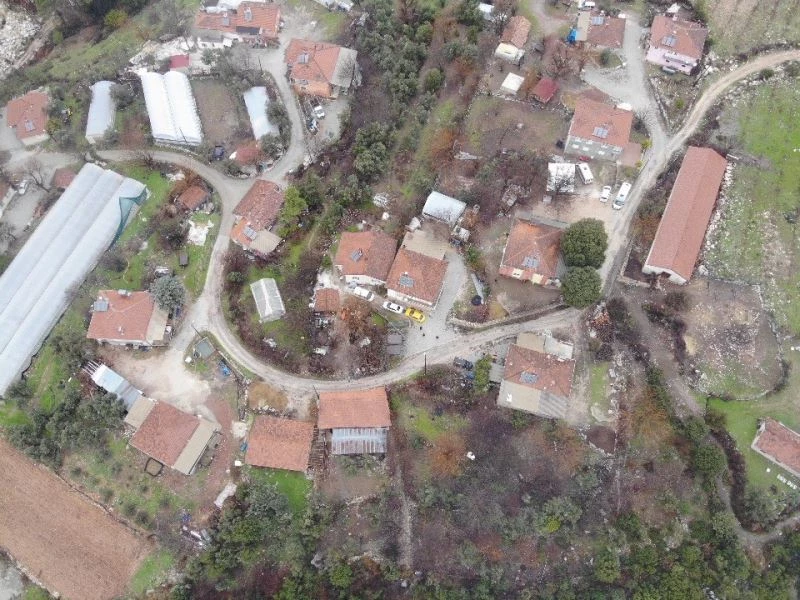 Isparta’nın bir köyünde heyelan nedeniyle 28 evin acilen boşaltılması kararı alındı
