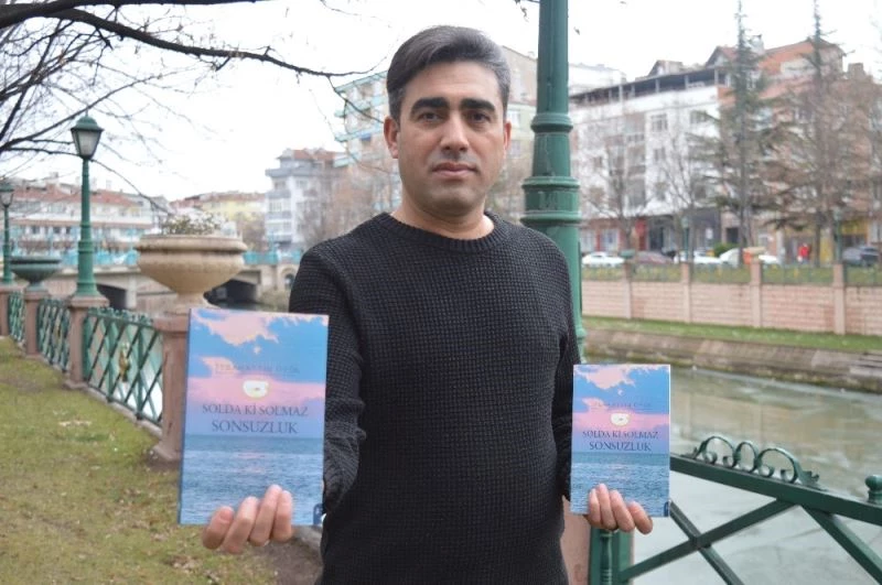 Kaybettiği şiirlerin yerine yüzlercesini yazarak kitap çıkardı
