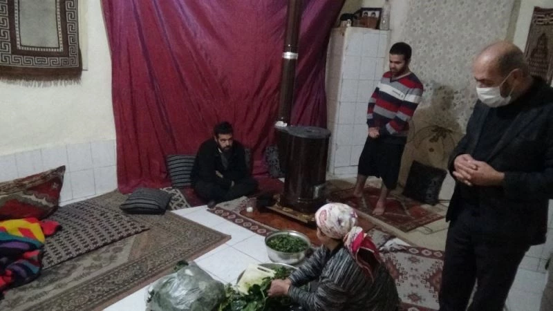 10 nüfuslu Karaaslan ailesi, tek gözlü evde yaşama tutunmaya çalışıyor
