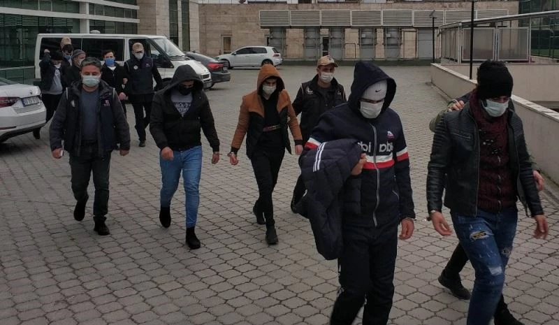 DEAŞ’dan gözaltına alınan 14 kişi adliyeye sevk edilerek gözaltı süreleri uzatıldı
