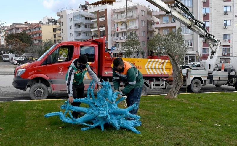 Kuşadası caddelerinde geri dönüştürülebilir malzemeler kullanılmaya başlandı
