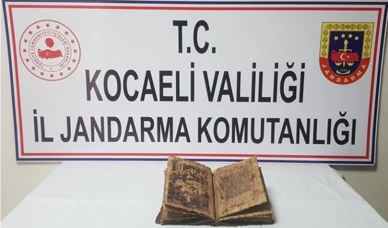 Torpidoya gizlenen tarihi İncil’i jandarma buldu
