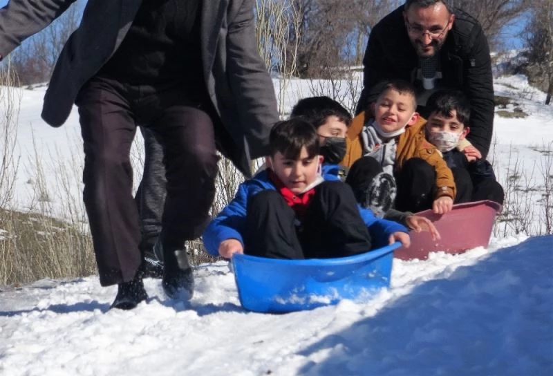 Leğenli, naylonlu kar keyfi
