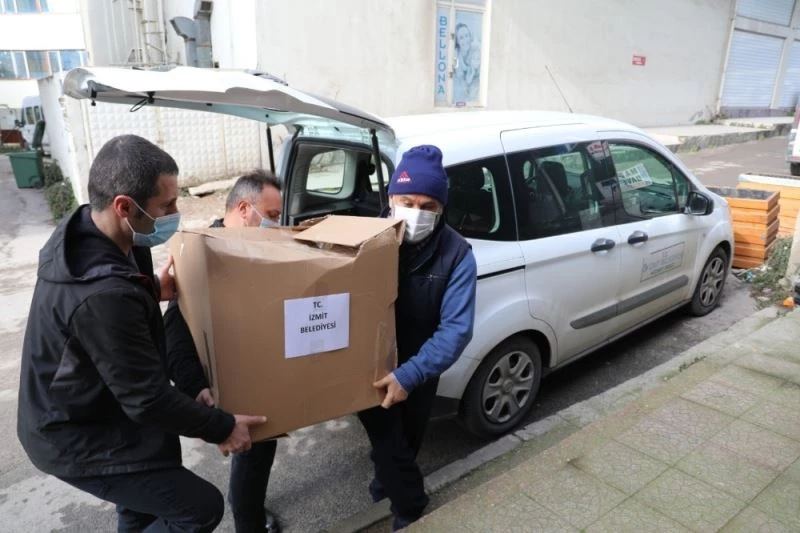 Şehitlerin adının yaşatılacağı üç kütüphaneye, İzmit Belediyesinden kitap desteği
